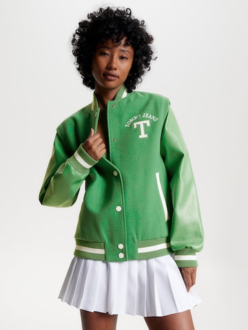 Tommy Jeans Tussenjas in Groen: voorkant