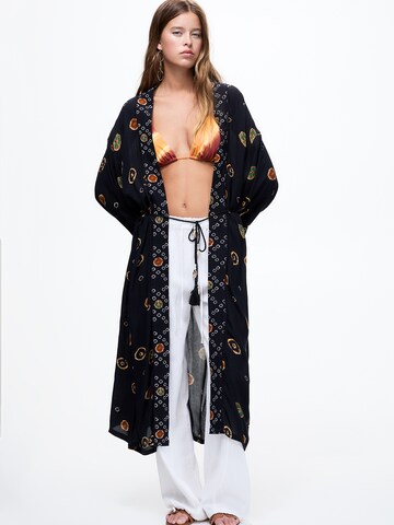 Pull&Bear Kimono in Schwarz: Vorderseite