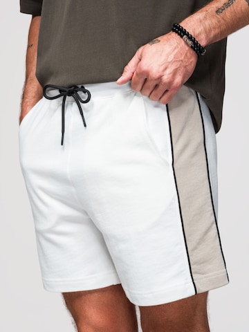 Ombre Regular Sporthose‌‌‌‌‌‌‌‌ in Weiß