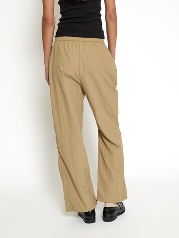 Regular Pantalon 'Isla' DESIRES en beige