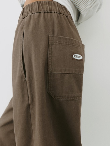 Pull&Bear Barrel Панталон 'PACIFIC' в кафяво