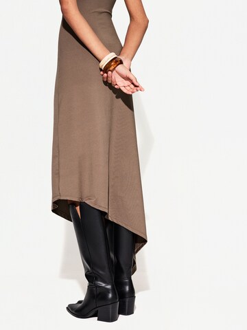 Bershka Obleka | rjava barva
