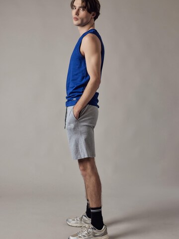 OWN Off With Nature Regular Broek in Grijs