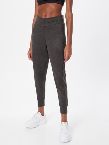 Effilé Pantalon de sport PUMA en noir : devant