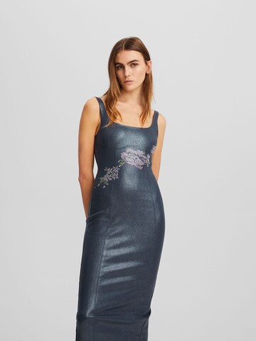 Rochie de la Bershka pe albastru