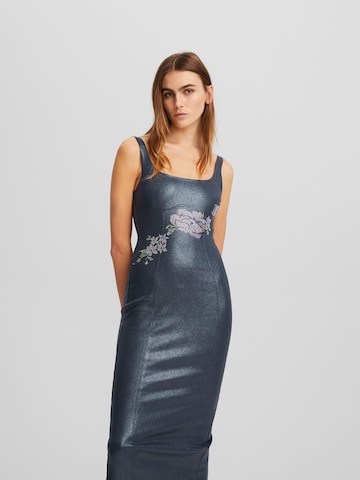 Rochie de la Bershka pe albastru