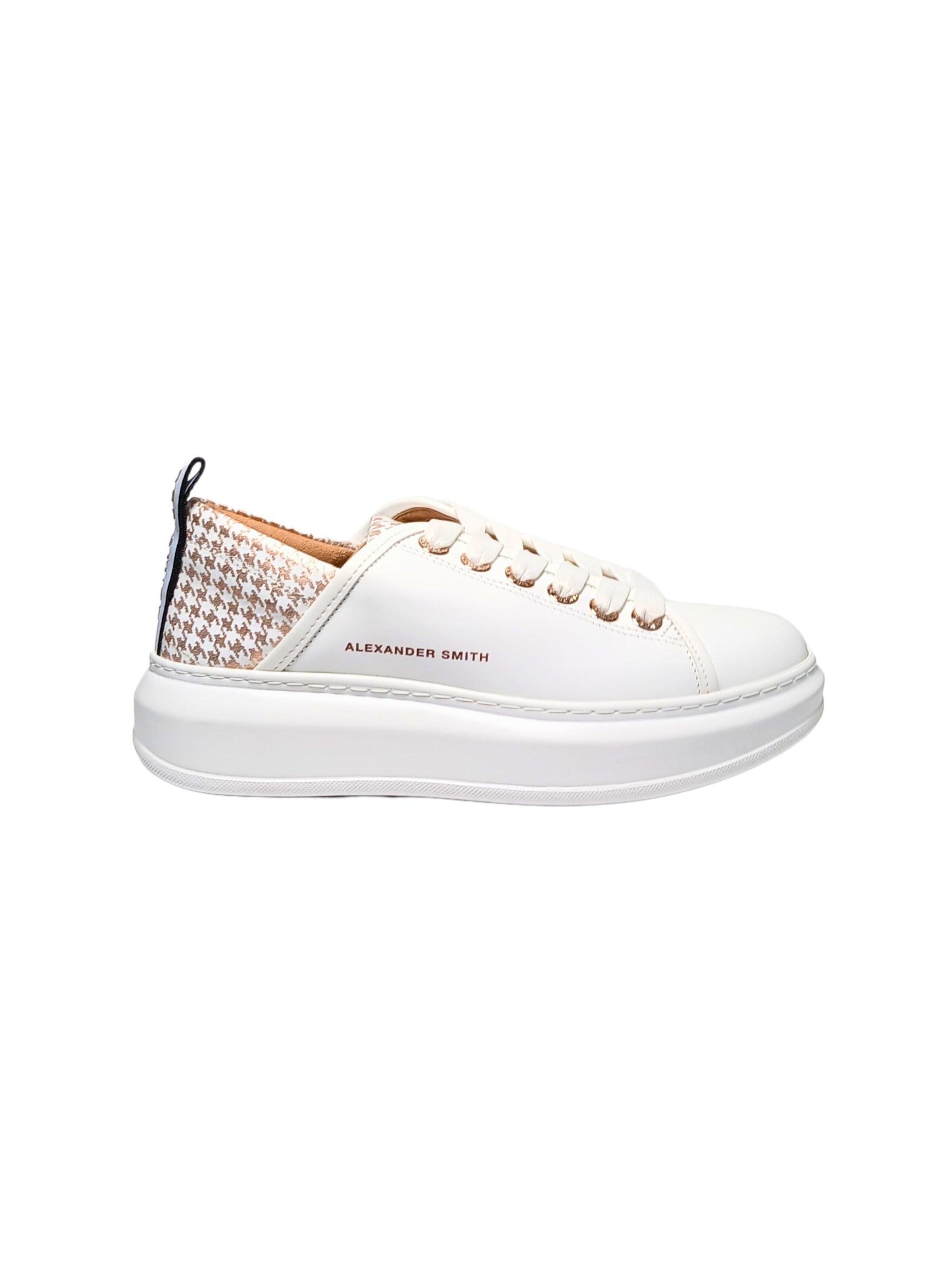 Alexander Smith Sneakers in White: front