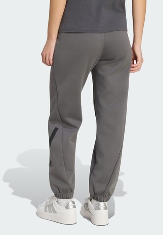 Effilé Pantalon de sport 'Z.N.E. ' ADIDAS SPORTSWEAR en gris