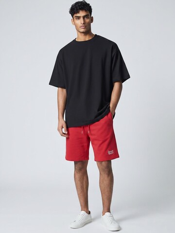BeachBodyz - Bermudas en rojo: frente