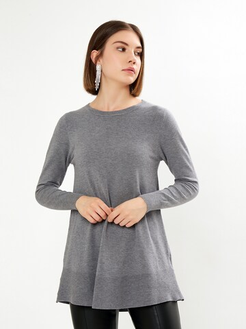 Influencer - Jersey en gris: frente