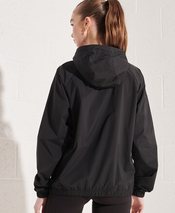 Superdry Jacke in Schwarz