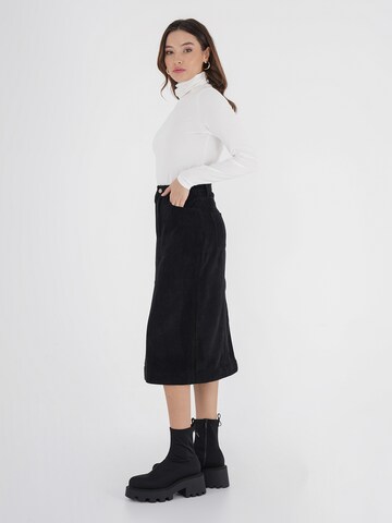 FRESHLIONS Skirt in Black