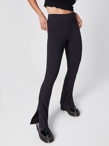 SHYX Pants 'Lumi' in Black: front