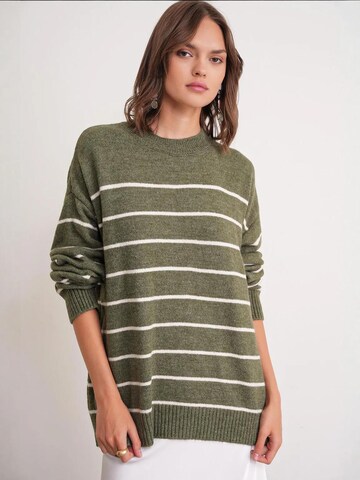 Pull-over oversize MixRay en vert : devant