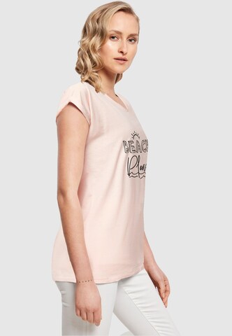 T-shirt 'Beach Please' Merchcode en rose