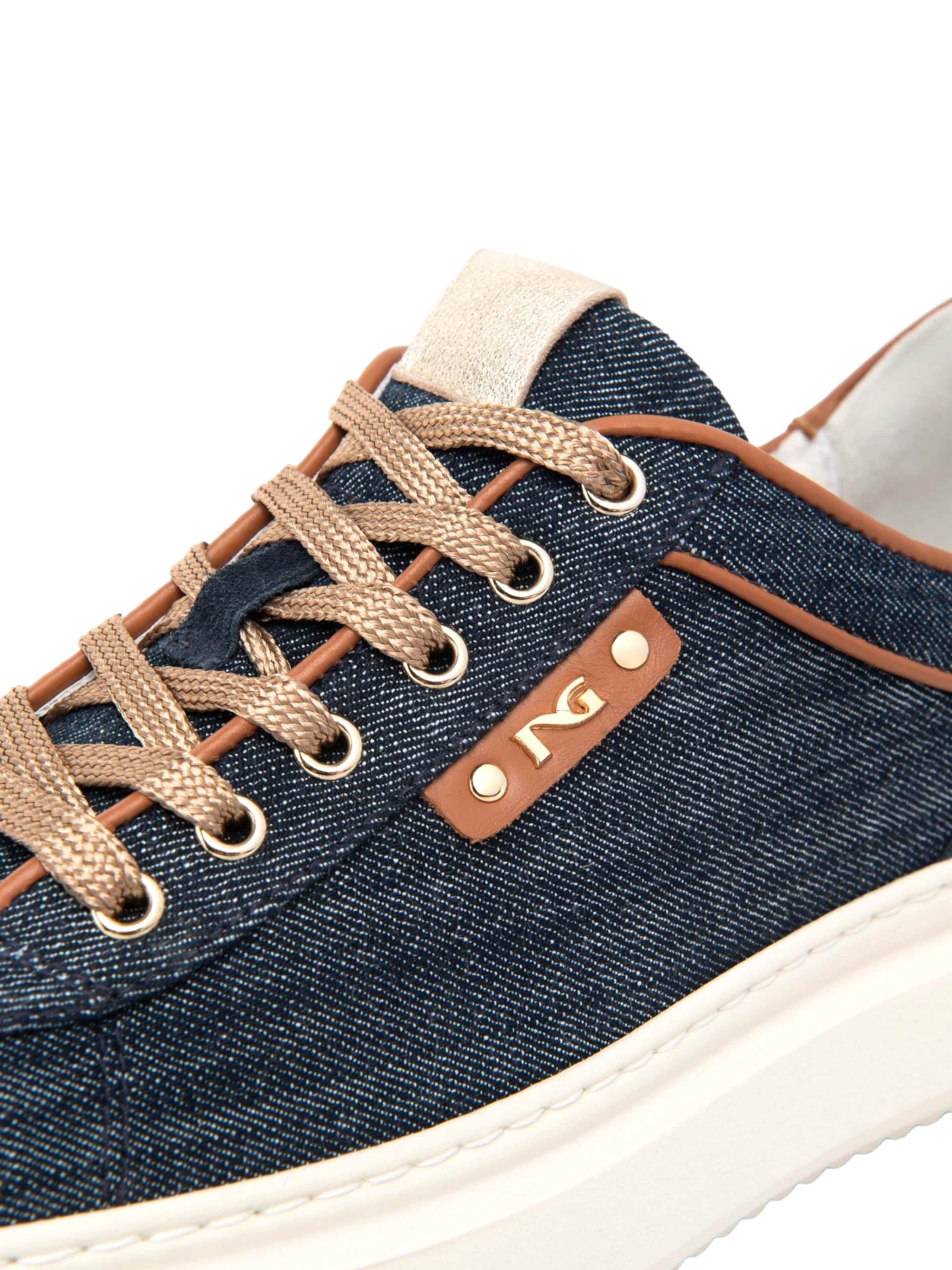 Baskets basses Nero Giardini en bleu