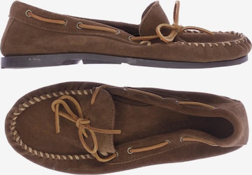 Minnetonka Flats & Loafers in 45 in Brown: front
