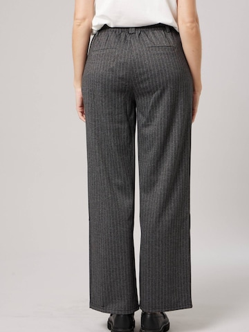 Deeluxe Loosefit Hose‌ in Grau