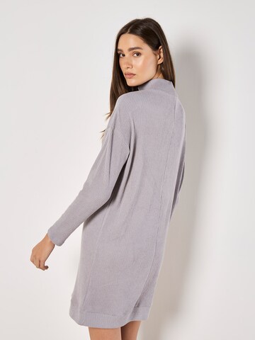 Robes en maille Apricot en gris