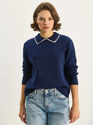 Pullover di Bianco Lucci in blu: frontale