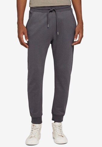 Effilé Pantalon TOM TAILOR DENIM en gris : devant