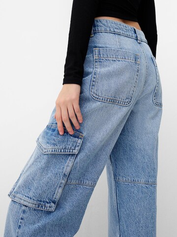 Bershka Regular Cargo jeans in Blue