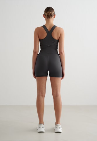Aim'n Skinny Sportshorts in Grau