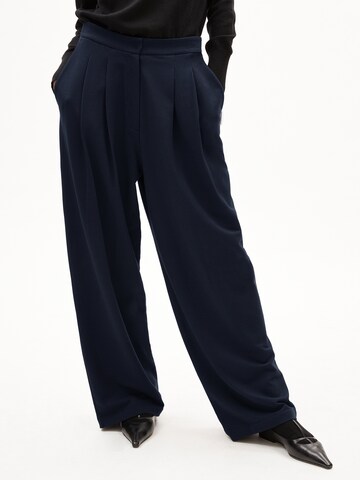 Loosefit Pantalon ' LOU WIDELEG ' ARMEDANGELS en bleu : devant