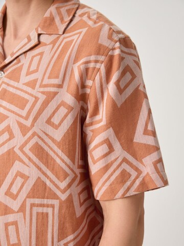 Next - Ajuste regular Camisa en naranja
