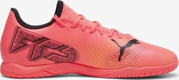 Chaussure de foot 'Future 7 Play' PUMA en rose