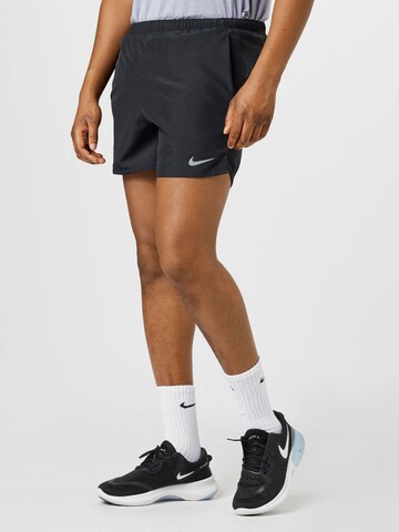 NIKE Regular Sportbroek 'Challenger' in Zwart: voorkant