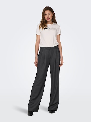 Loosefit Pantaloni con pieghe 'ONLHATTIE' di ONLY in grigio