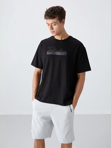 Tommy Life Shirt in Black: front