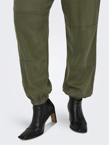 ONLY Carmakoma Loose fit Cargo Pants in Green