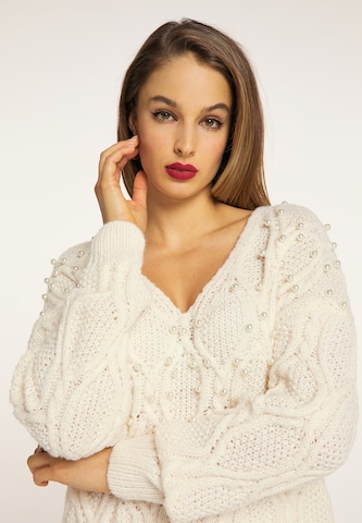 Pullover di faina in bianco