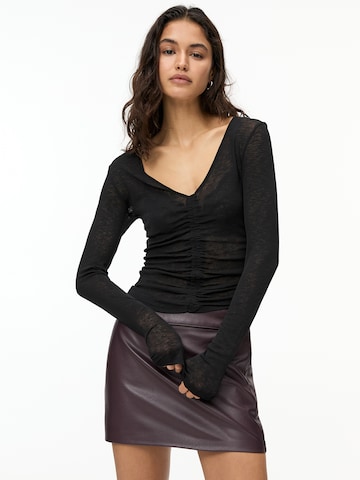 Pull&Bear Tričko - Čierna: predná strana