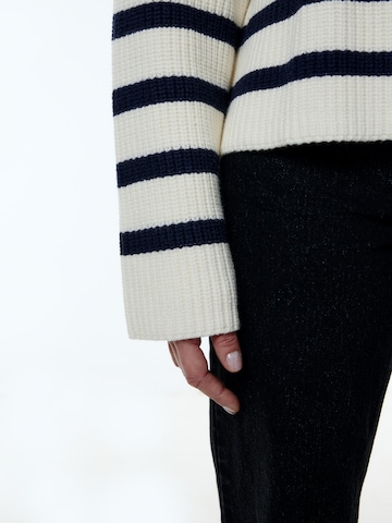 EDITED Sweater 'Floria' in Beige