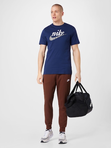 Nike Sportswear Avsmalnet Bukse 'Club Fleece' i brun