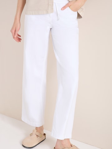 Wide leg Jeans 'Neele' de la CECIL pe alb: față