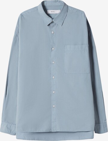 Bershka Comfort fit Button Up Shirt in Blue: front