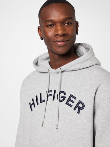 TOMMY HILFIGER Sweatshirt in Grijs