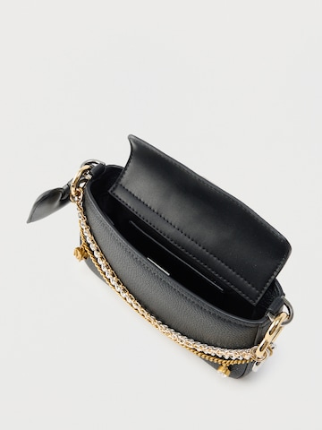 MICHAEL Michael Kors Axelremsväska i svart