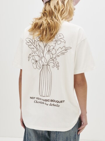 Pull&Bear Shirt in White: front