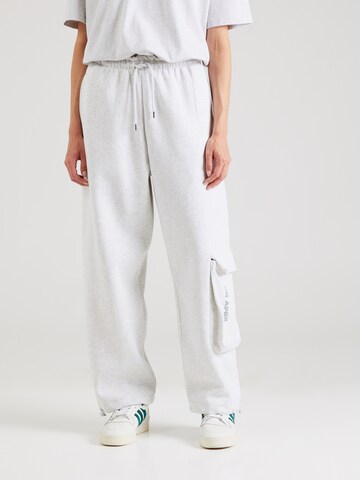 OH APRIL Tapered Cargo Pants in Grey: front
