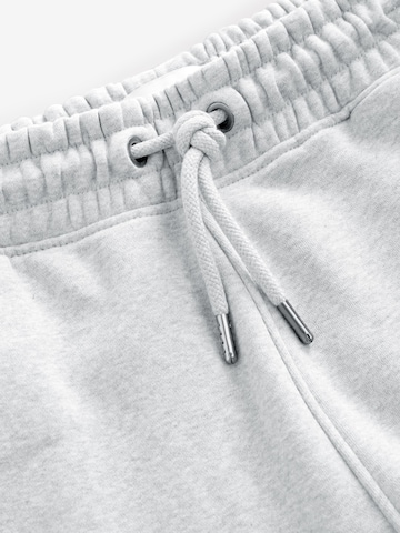 Tapered Pantaloni di Next in grigio
