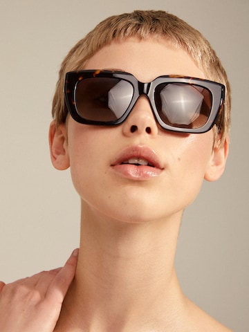 Pilgrim Okulary przeciwsłoneczne 'JOGLI' w kolorze brązowy