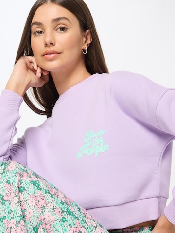 On Vacation Club Sweatshirt 'Flower' in Lila