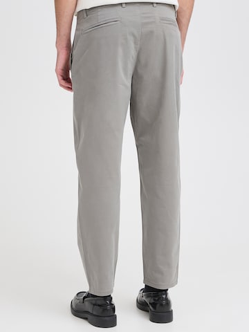 Loosefit Pantalon chino 'CFPEPE' Casual Friday en gris