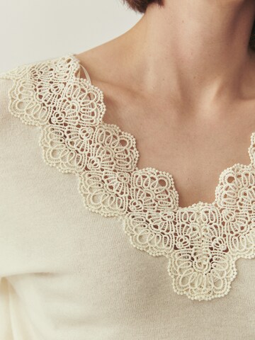 Pullover di TATUUM in bianco