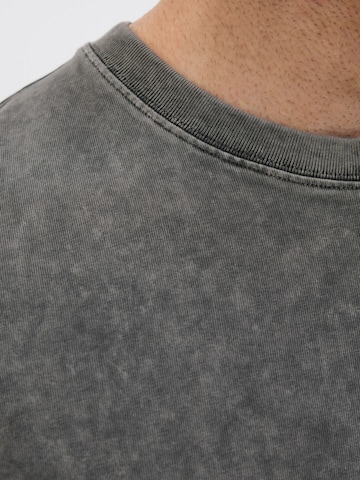 R.D.D. ROYAL DENIM DIVISION Bluser & t-shirts i grå
